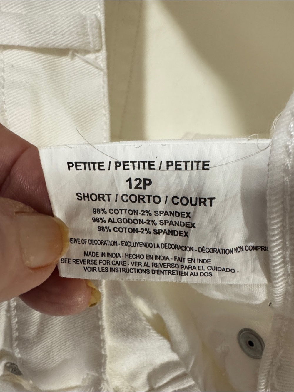 Like new Gloria Vanderbilt Amanda white denim jeans. Size 12P - Picture 6 of 7